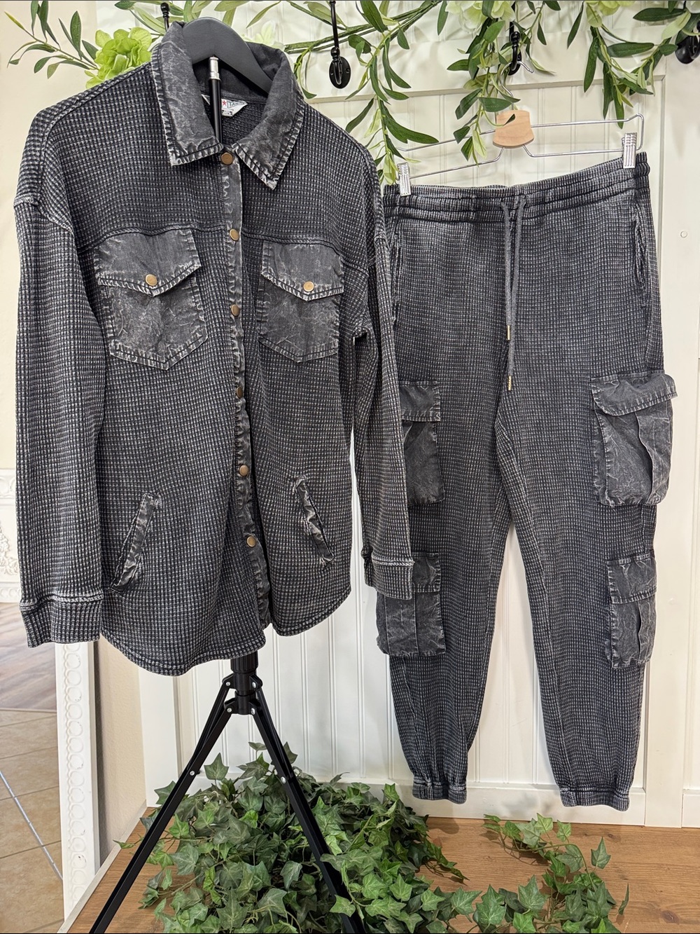 #147 HARD TAIL Bomb Charcoal Textured L/S Button Down and Cargo Joggers M